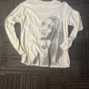 Sabrina Carpenter long sleeve